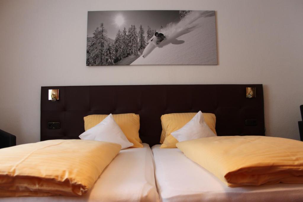 Hotel Garni Dorfblick St. Anton am Arlberg Zimmer foto